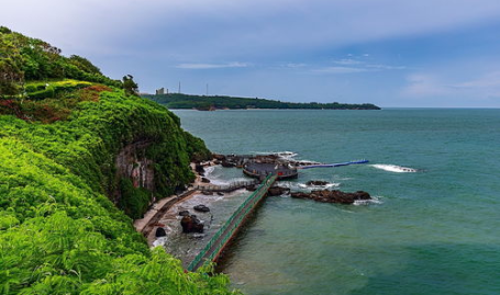 北海涠洲岛旅游攻略,南海蓬莱岛，火山奇观与碧海蓝天之旅